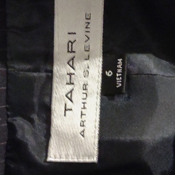 Women's pinstriped navy Tahari ASL suit blazer w/ 2 x pants size 6 - Picture 4 of 14